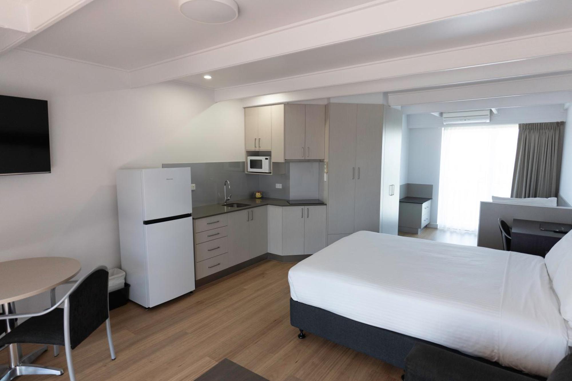 Amooran Oceanside Apartments And Motel Нарума Екстер'єр фото