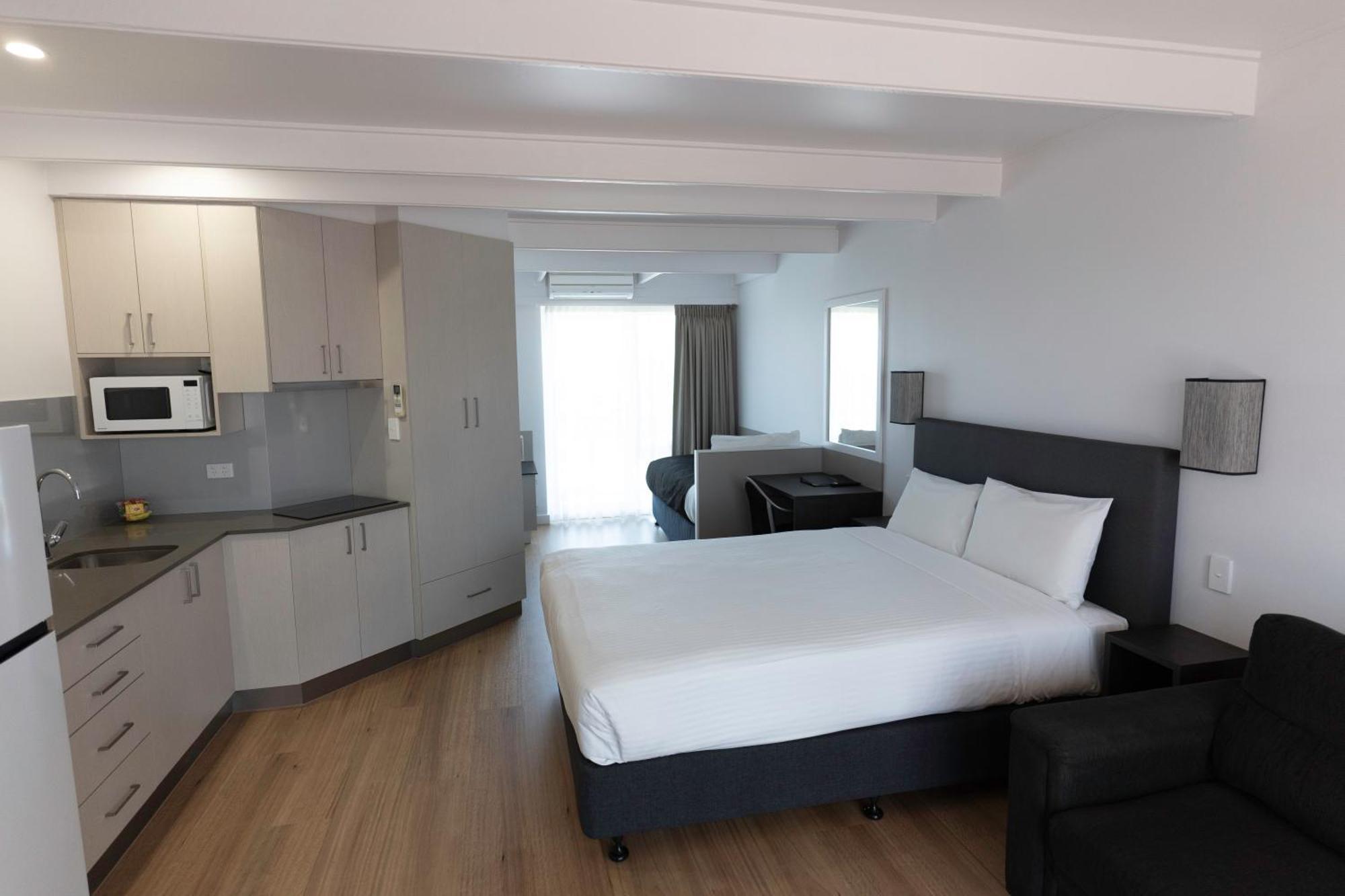 Amooran Oceanside Apartments And Motel Нарума Екстер'єр фото