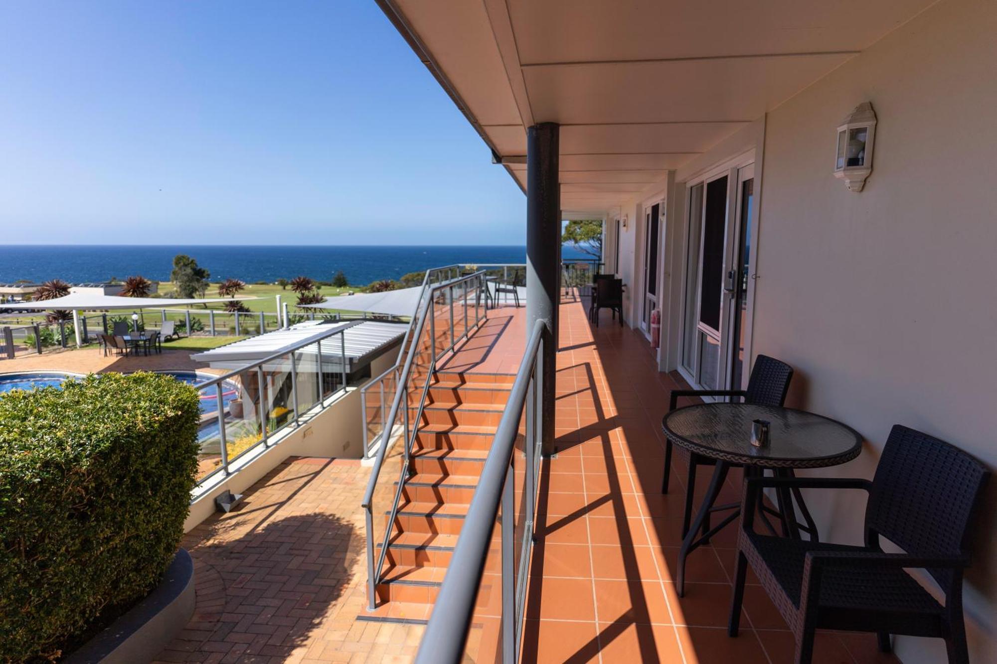 Amooran Oceanside Apartments And Motel Нарума Екстер'єр фото