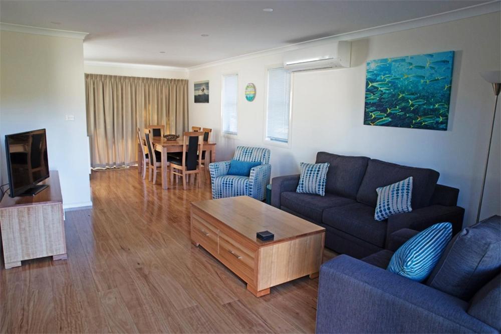 Amooran Oceanside Apartments And Motel Нарума Екстер'єр фото